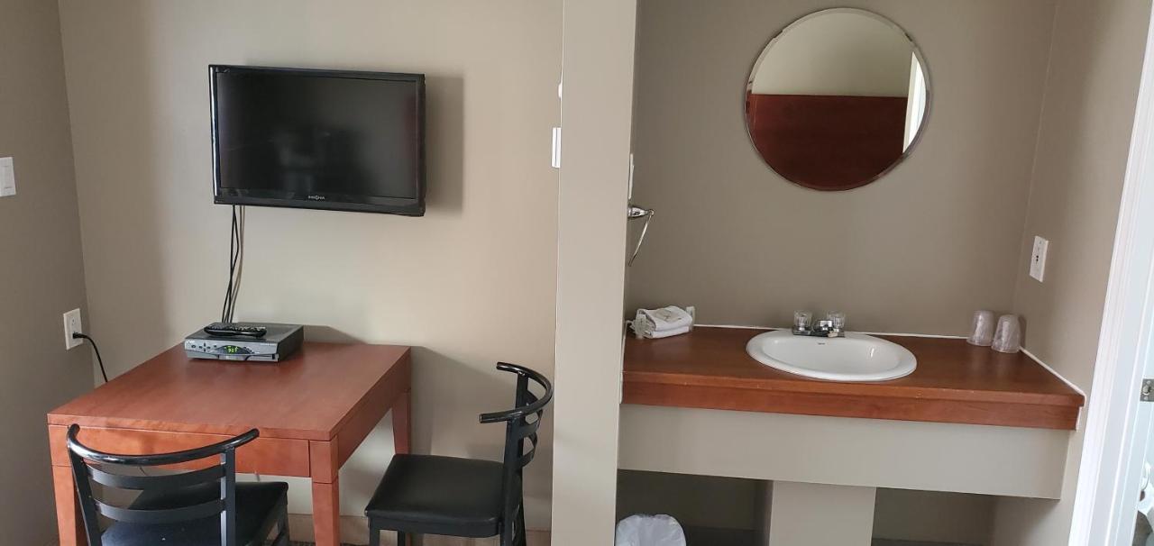 Motel Falcon บรอสซาร์ด ภายนอก รูปภาพ