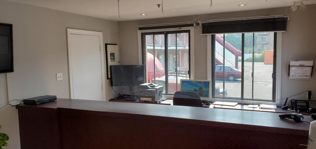 Motel Falcon บรอสซาร์ด ภายนอก รูปภาพ