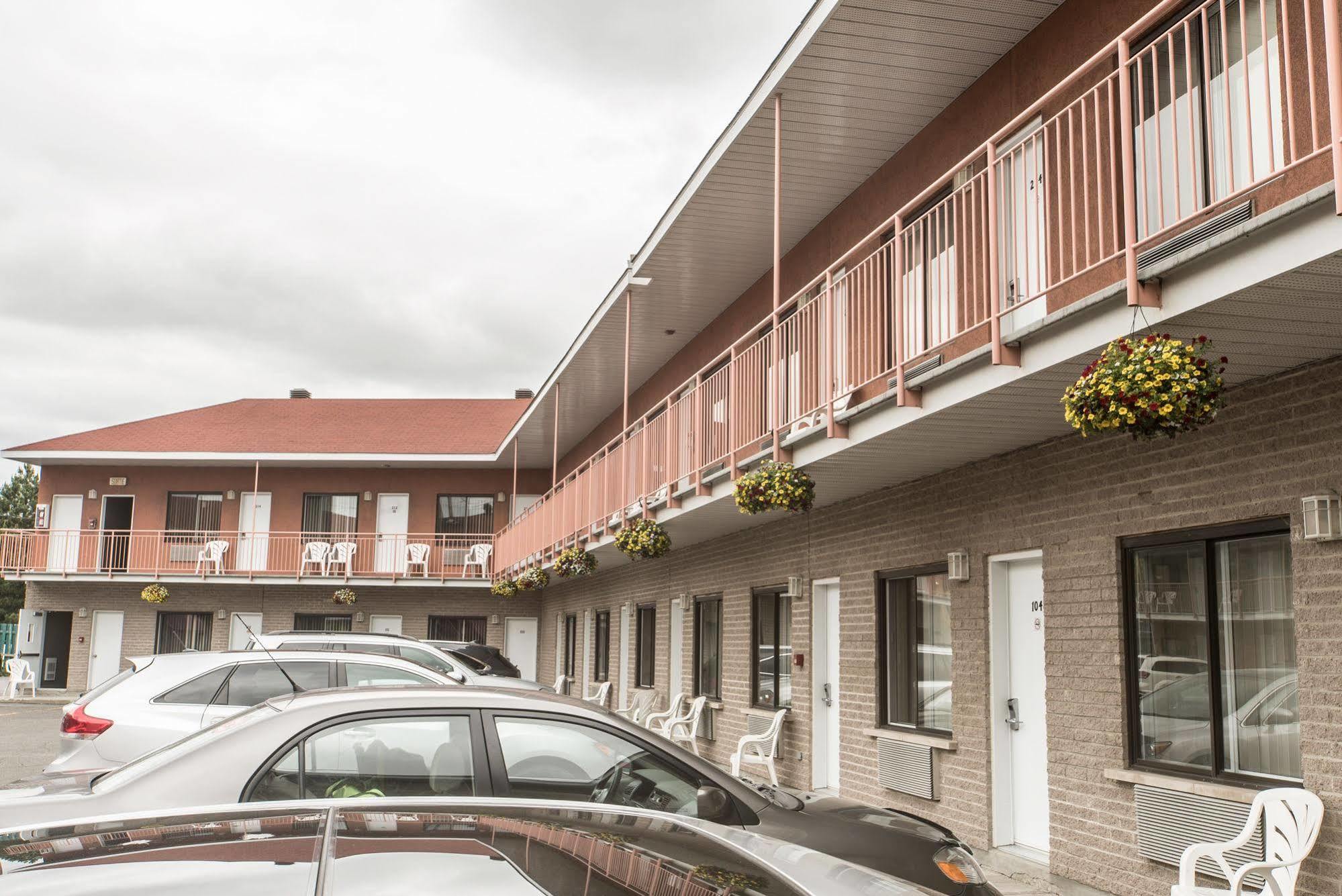Motel Falcon บรอสซาร์ด ภายนอก รูปภาพ